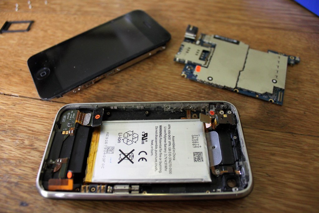 What Is Damaging Your Phone Battery? A Guide By Phone Repair Store